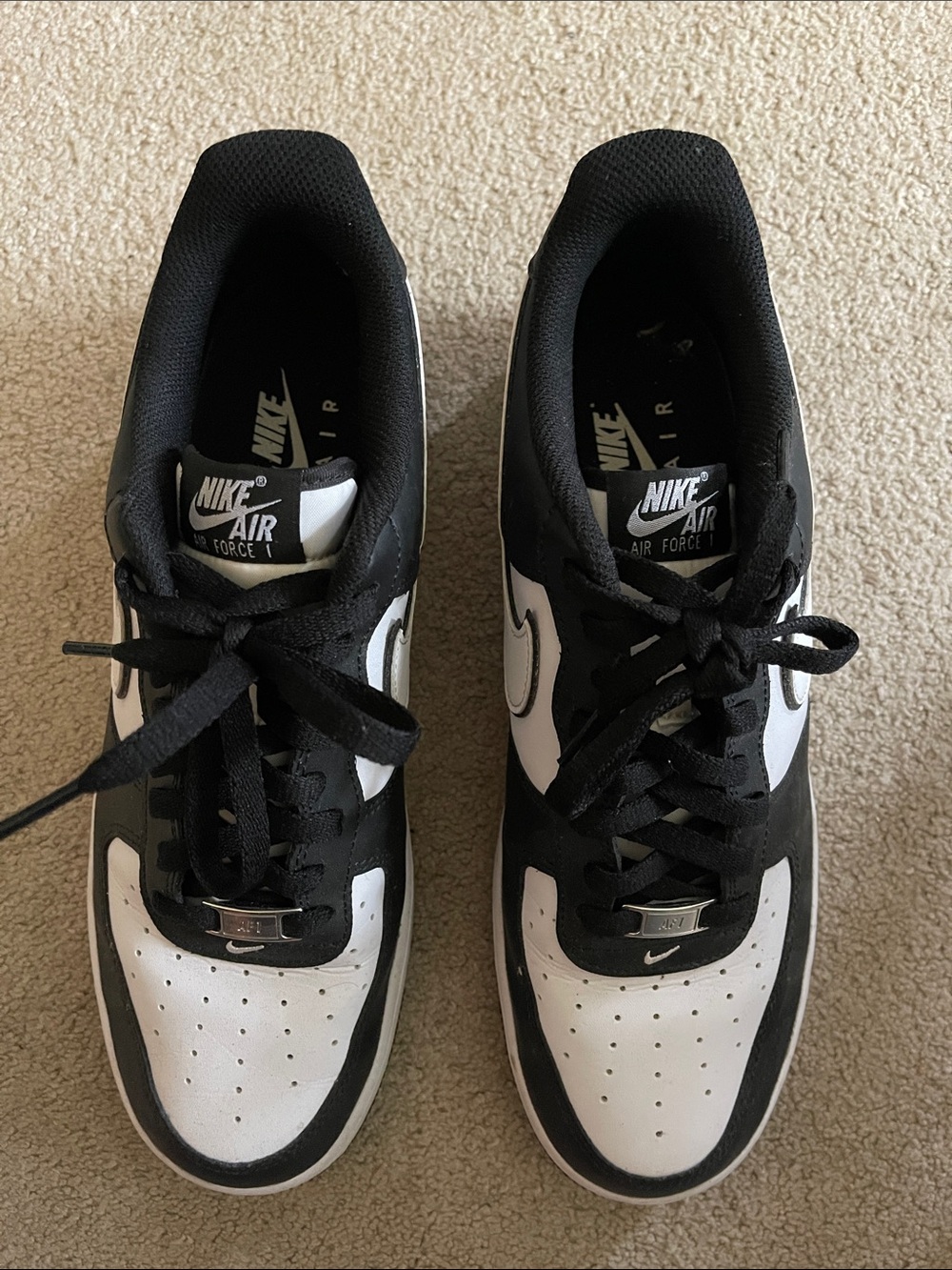 Men’s Nike Low-Top Sneakers - Black & White